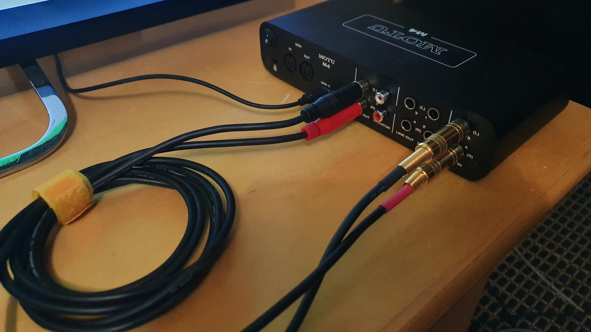 Motu M4 review: With measurements and Linux notes