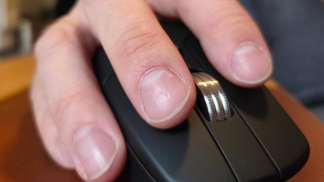 Ring finger position on Keychron M6